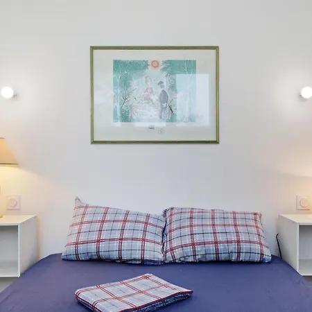 D'hotes Sous Le Pin Bed & Breakfast