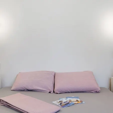 D'hotes Sous Le Pin Bed & Breakfast