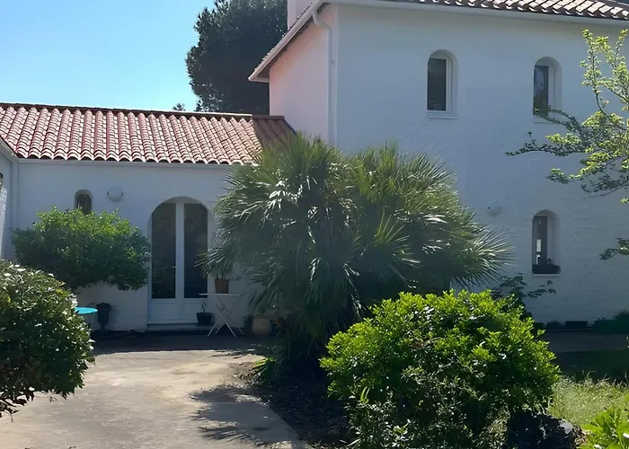 D'hôtes Sous Le Pin Couette-café Les Sables-dʼOlonne
